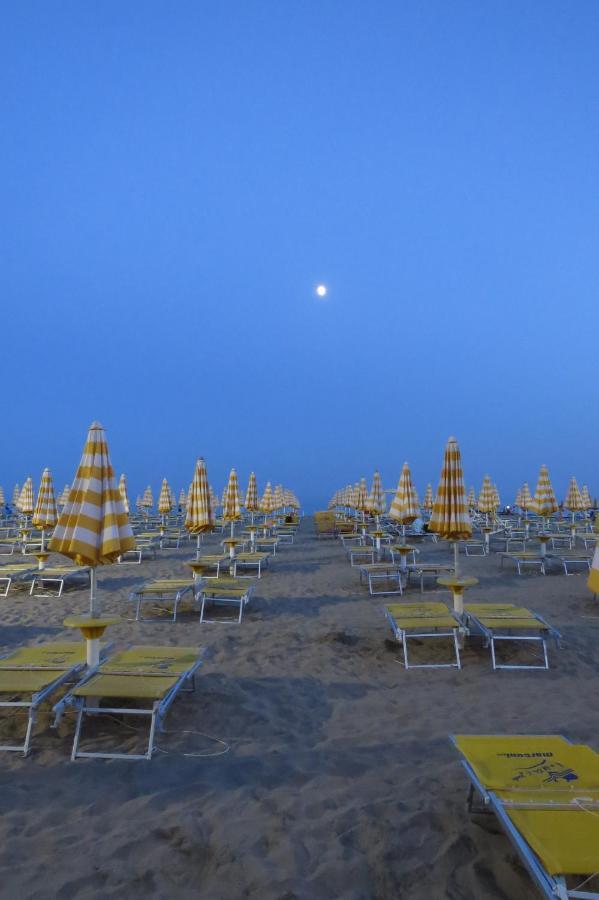 Hotel Strand A Frontemare Lido di Jesolo Exteriör bild